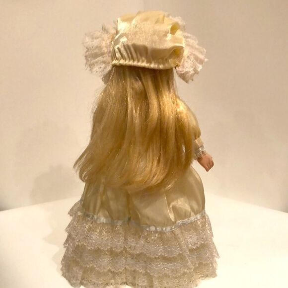 Porcelain doll 14”   - Picture 5 of 6